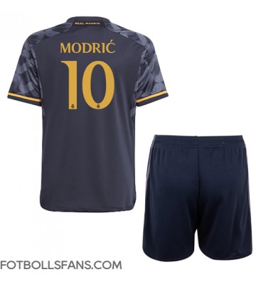 Real Madrid Luka Modric #10 Replika Bortatröja Barn 2023-24 Kortärmad (+ Korta byxor)